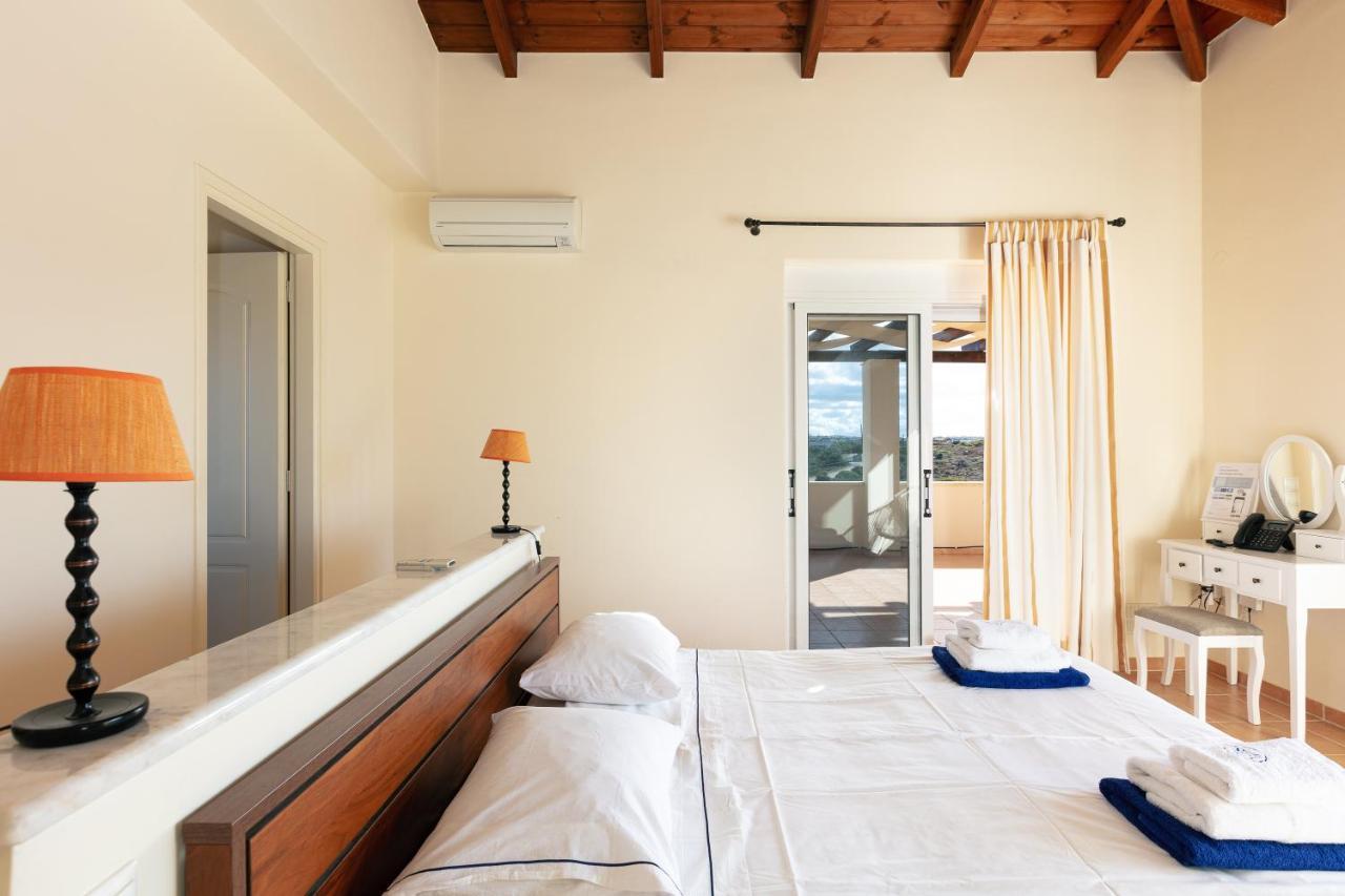 Lake And Sea Villa Tersanas Exterior photo