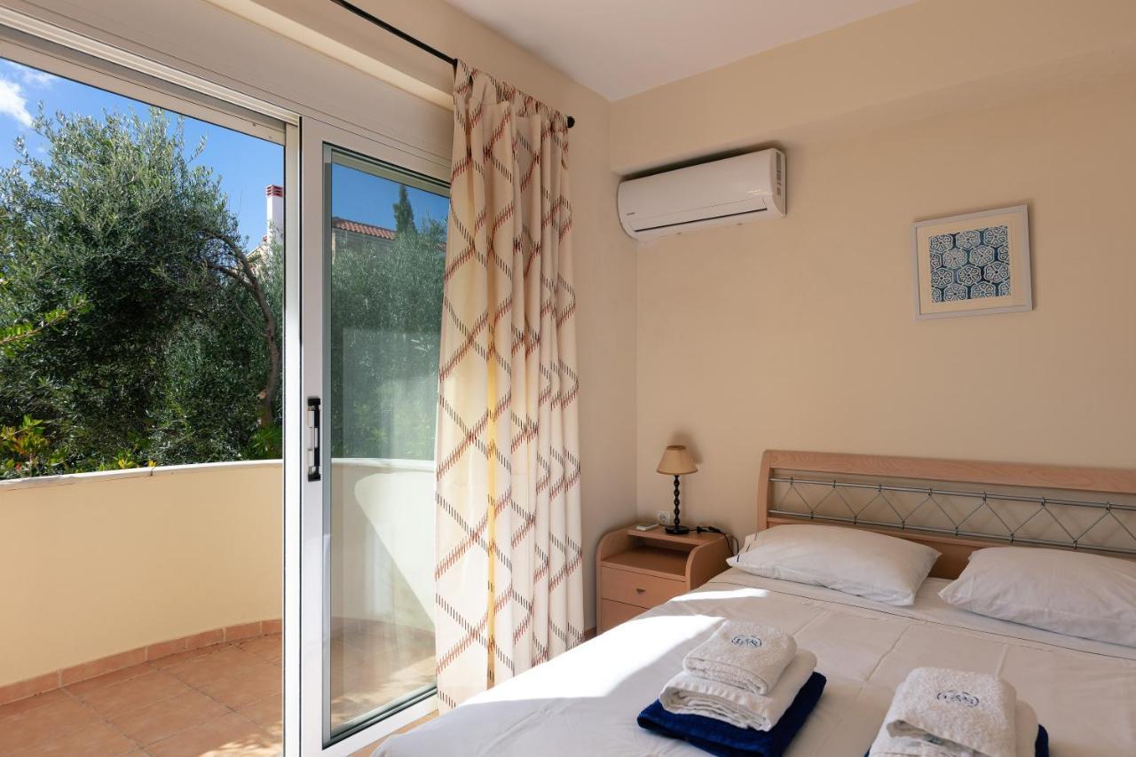 Lake And Sea Villa Tersanas Exterior photo